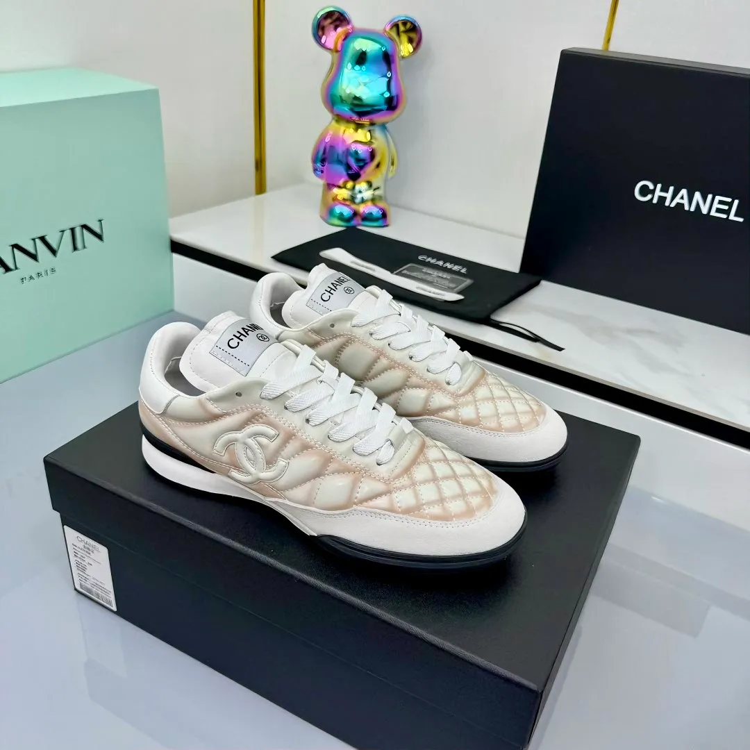 👟👟Ex-factory price 640👟👟 Top version Chanel Chanel - 2025 counter top casual sports shoes This sneaker is a classic design; the upper is electro-embroidered with a variety of techniques; the outsole is fashionable and sporty; it is unusual to incorporate a variety of color matching elements... The diversified mix and match is very beautiful and versatile, and can be used for leisure, fashion, sports and outdoor... ꫛꫀꪝ Go➫ Material: ❶The upper is made of: original cowhide ❷The inner lining is made of: original imported sheepskin ❸The outsole is based on: original TPU combination outsole Full set of boutique packaging for women 35–41 👉